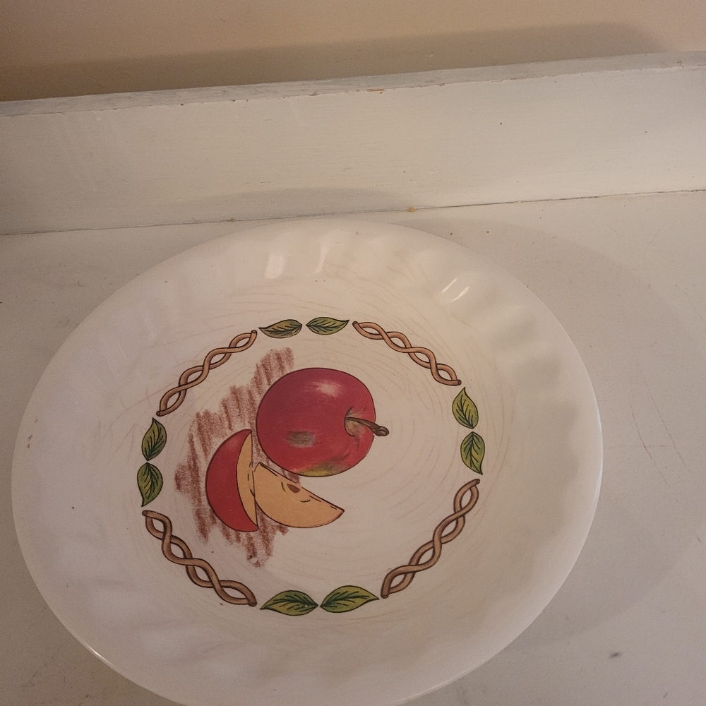 Vintage Ambiance  11-inch pie plate – fruit decoration, 1.5-inch height